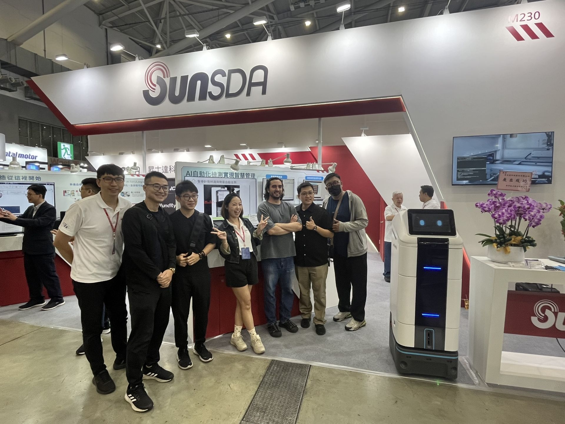 昇捷頌科技團隊與國際合作夥伴進行智慧製造技術交流